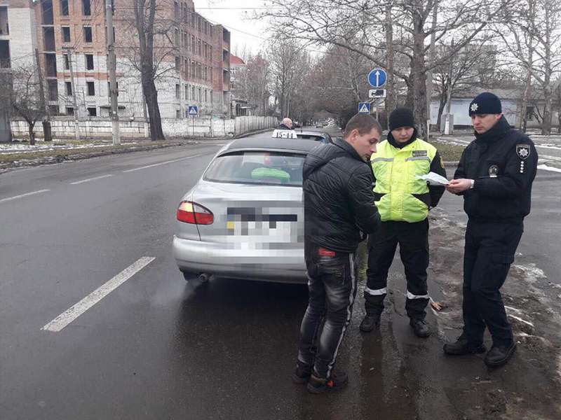 В Николаеве проверили на безопасность такси В Николаеве проверили на безопасность такси
