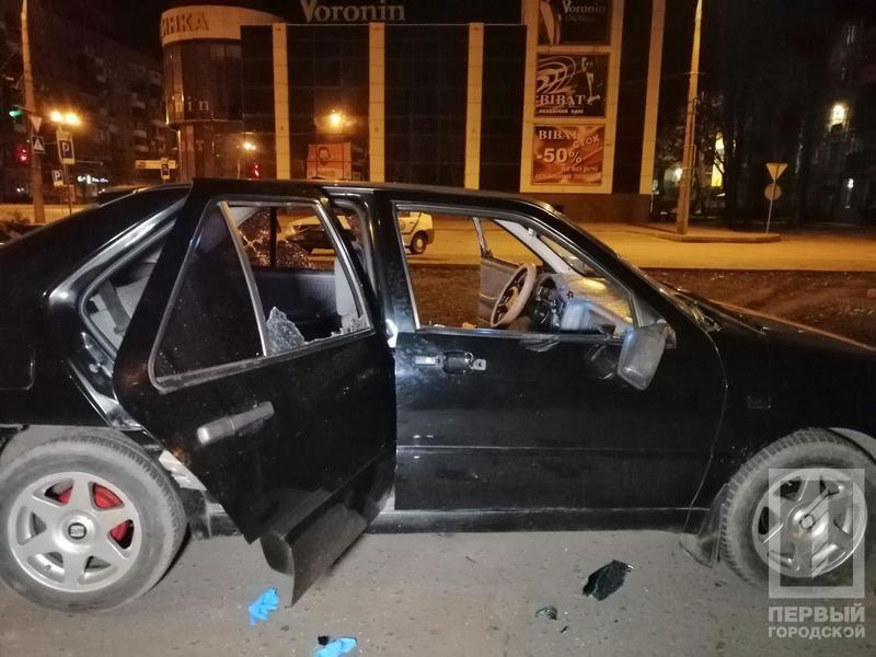 В Кривом Роге расстреляли такси с пассажирами. Полиция ищет очевидцев В Кривом Роге расстреляли такси с пассажирами. Полиция ищет очевидцев