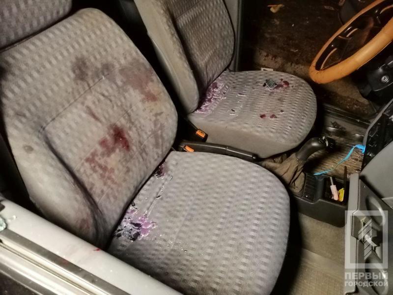 В Кривом Роге расстреляли такси с пассажирами. Полиция ищет очевидцев В Кривом Роге расстреляли такси с пассажирами. Полиция ищет очевидцев