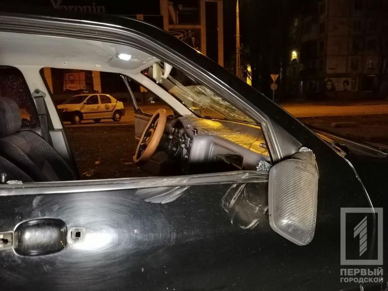 В Кривом Роге расстреляли такси с пассажирами. Полиция ищет очевидцев В Кривом Роге расстреляли такси с пассажирами. Полиция ищет очевидцев