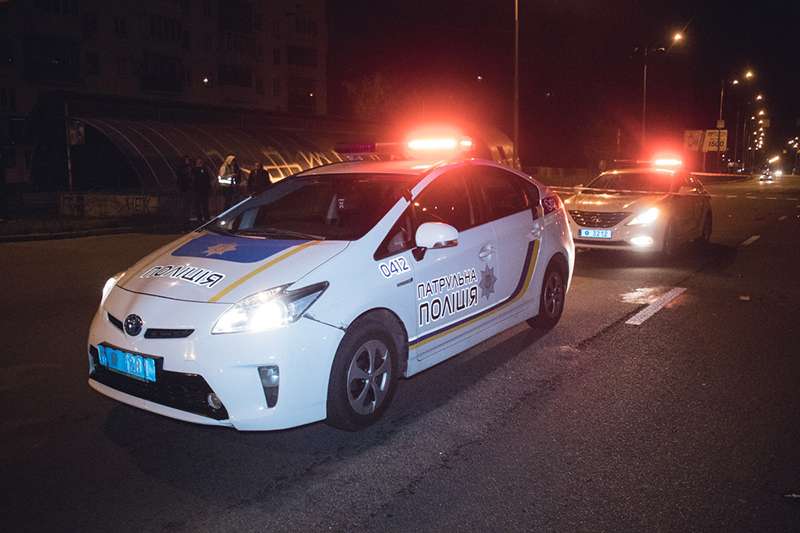 В Киеве на проспекте Гагарина пьяный водитель Uber впечатался в столб: пассажир в тяжелом состоянии. Фото В Киеве на проспекте Гагарина пьяный водитель Uber впечатался в столб: пассажир в тяжелом состоянии. Фото