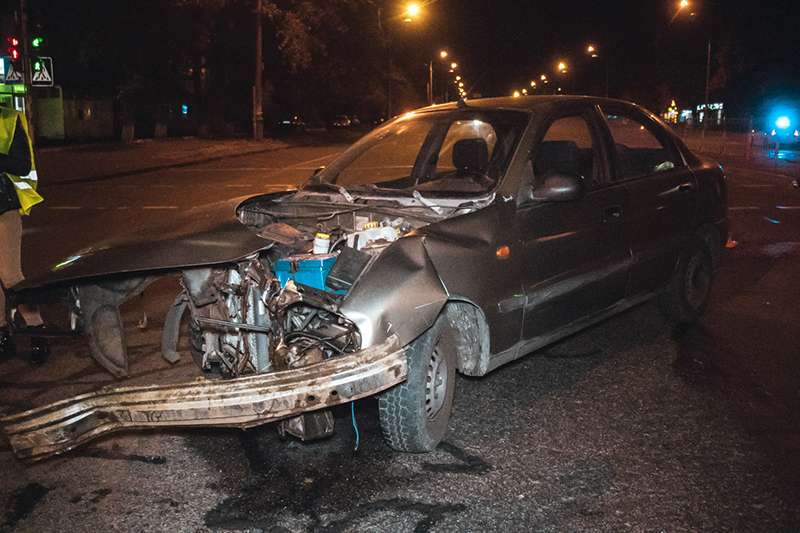 В Киеве на Воскресенке такси попало в ДТП: есть пострадавшие. Фото В Киеве на Воскресенке такси попало в ДТП: есть пострадавшие. Фото