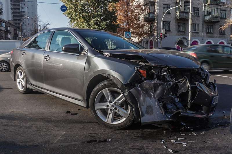 В Киеве не разминулись Toyota и Uklon: пострадал ребенок. Видео В Киеве не разминулись Toyota и Uklon: пострадал ребенок. Видео