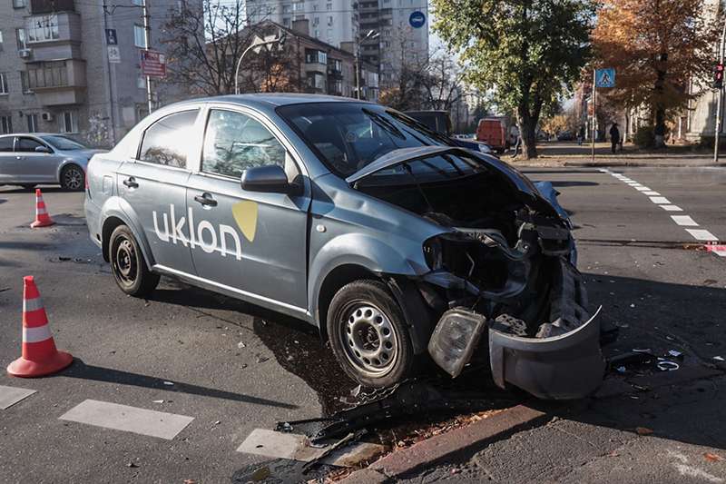 В Киеве не разминулись Toyota и Uklon: пострадал ребенок. Видео В Киеве не разминулись Toyota и Uklon: пострадал ребенок. Видео