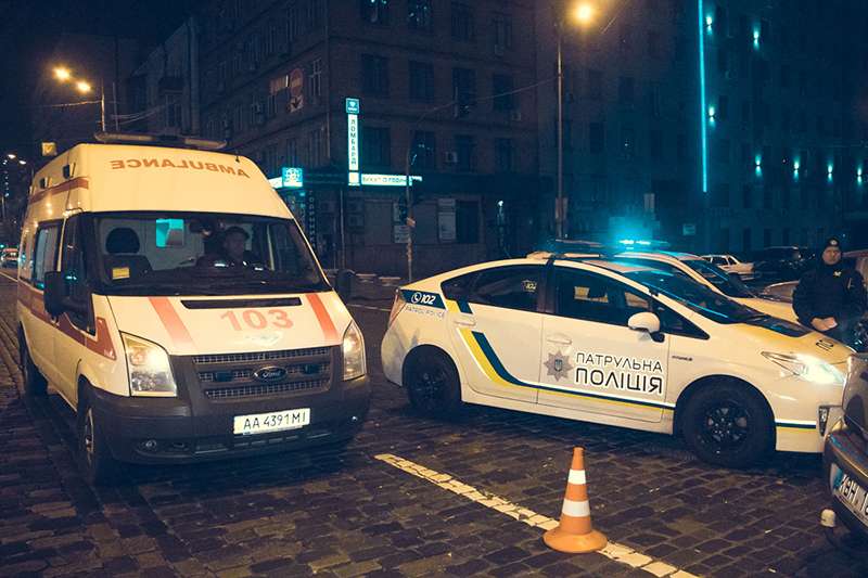 В Киеве возле водитель Uber зажал руку полицейского стеклом и протащил за собой В Киеве возле водитель Uber зажал руку полицейского стеклом и протащил за собой