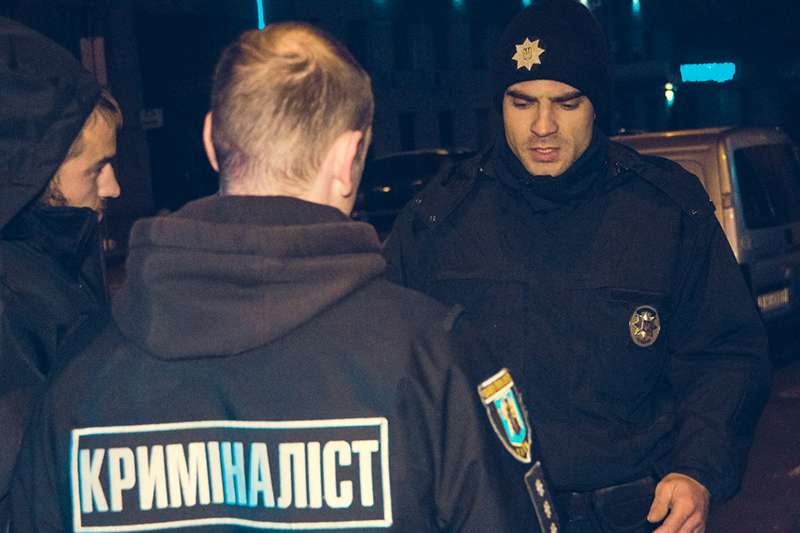 В Киеве возле водитель Uber зажал руку полицейского стеклом и протащил за собой В Киеве возле водитель Uber зажал руку полицейского стеклом и протащил за собой