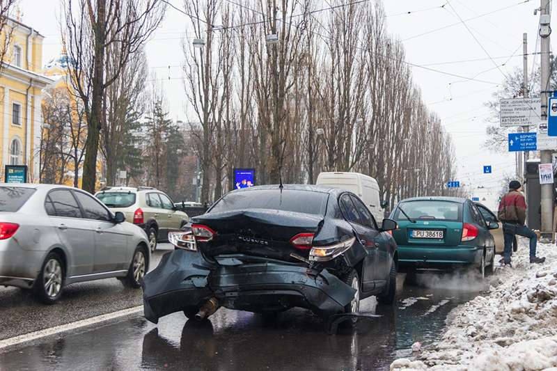 В центре Киева автомобиль Uklon попал в ДТП В центре Киева автомобиль Uklon попал в ДТП