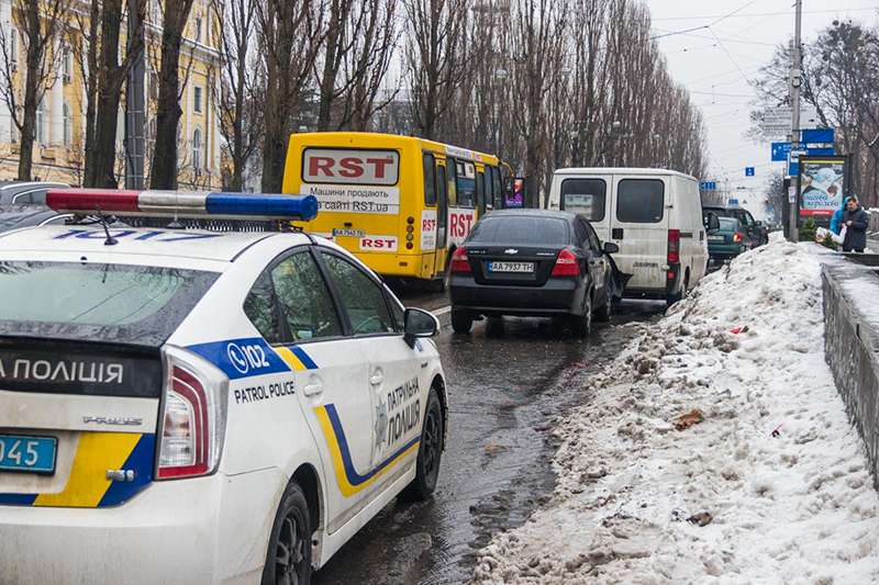 В центре Киева автомобиль Uklon попал в ДТП В центре Киева автомобиль Uklon попал в ДТП