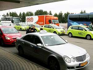 Riga Taxi аэропорту платит в год почти 100 000 латов